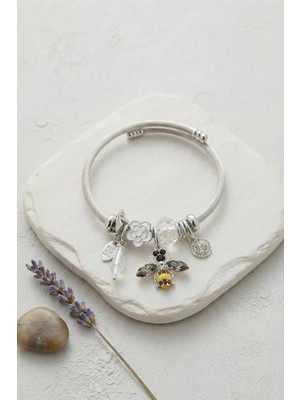 Uravas Store Arı ve Beyaz Çiçek Charmlı Gümüş Renk Bileklik TJ-BB8778