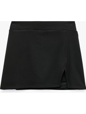Koton Slim Fit Yırtmaç Detaylı Viskon Karışımlı Mini Spor Şort Etek