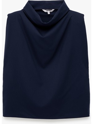 Koton Boxy Fit Dik Degaje Yaka Kolsuz Bluz