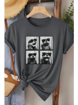 L'eivor Fok Balığı Poz Baskılı Kadın T-Shirt
