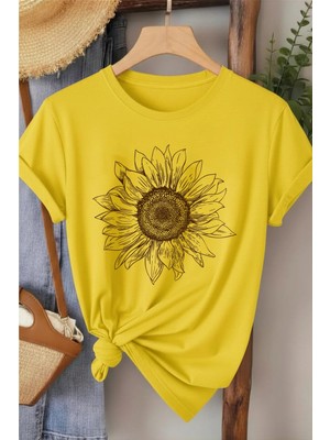 L'eivor Bej Ay Çiçeği Özel Tasarım Baskılı Kadın T-Shirt