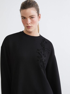 Lc Waikiki Yeni Sezon Bisiklet Yaka Çiçek Işlemeli Kadın Sweatshirt