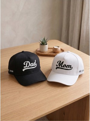 L'eivor Mom & Dad Kişiye Özel Bebek Doğum Tarihli 2' Li Takım Pamuk Şapka