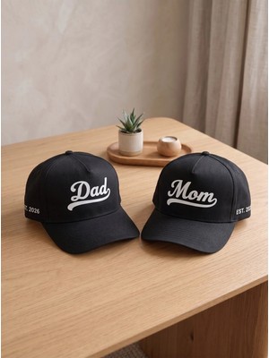 L'eivor Mom & Dad Kişiye Özel Bebek Doğum Tarihli 2' Li Takım Pamuk Şapka