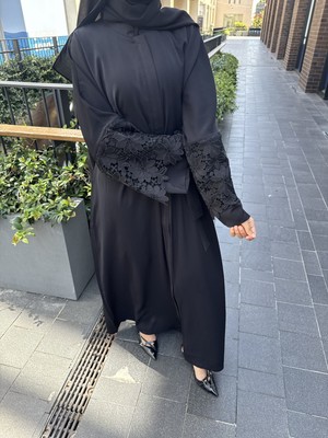 Zeynep Uyanık Zerefşan Siyah Dantelli Özel Tasarım Zarif Ferace