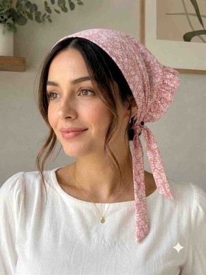 Mufin Collection Pamuklu Poplin Çiçek Desenli Fırfır Detaylı Üçgen Form Kadın Bandana – Günlük Kullanım Saç Bandanası