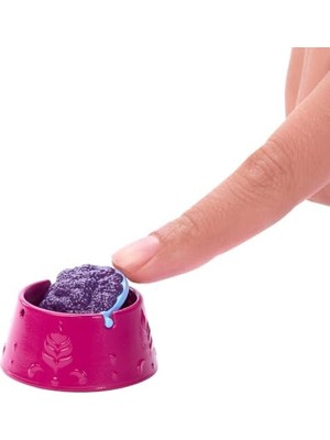 Mattel  Karlar Ülkesi Anna Bebek ve Yavru Kurt Figürü, Yavru Kurdun Yatağı ve Battaniyesi Dahil 4 Aksesuar, JFG17