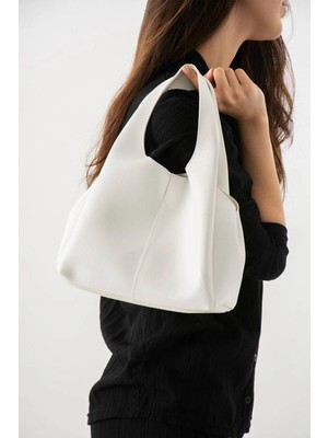 Çanta Trend Kadın Yeni Sezon Yavrulu Çanta ( Boy 20 En 23 Cm)