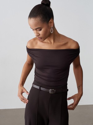 1001 Omuzları Açık Büzgülü Top Kadın Bardot Yaka Body Fit Dar Kalıp Yazlık Bluz