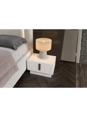 Doressa Bond White Komodin