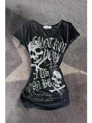 Balina Siyah Gothic Skulls Control Geniş Yaka Kısa Kollu Crop