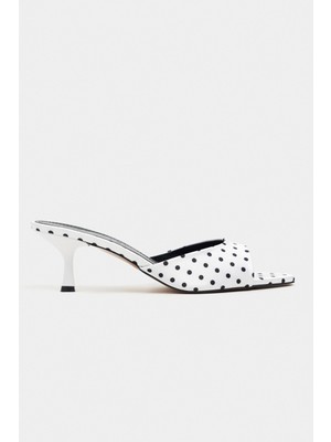 Nişantaşı Shoes Promise Beyaz Puantiye Desenli Sivri Burun Kadın Ince Topuklu Terlik