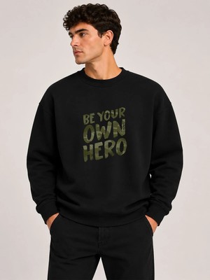 herkesemoda Hero Baskı Detaylı Bisiklet Yaka Şardonlu 2 Iplik Sweatshirt