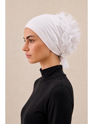 OKR Arkası Fırfırlı Topuz Bonesi Beyaz