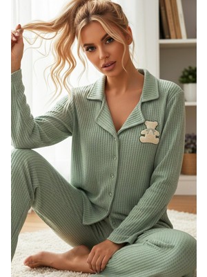 Siyah İnci Yeşil Ayıcık Nakışlı Yumuşak Kışlık Düğmeli Waffle Örme Pijama Takım 7988
