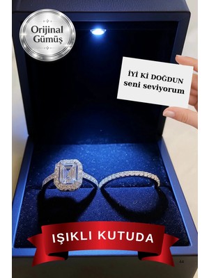 Carat Stone Işıklı Kutusunda Pırlanta Işıltılı Gümüş Baget Yüzük ve Tamtur Yüzük Set