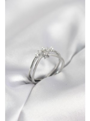 Alvera Gümüş Renk Incili Yıldız Model Zirkon Taşlı Kadın Yüzük