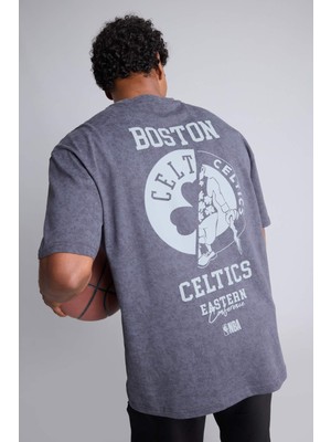 DeFacto %100 Pamuk NBA Lisanslı Boston Celtics Oversize Bisiklet Yaka Baskılı Kısa Kollu Tişört H4488AX26AU