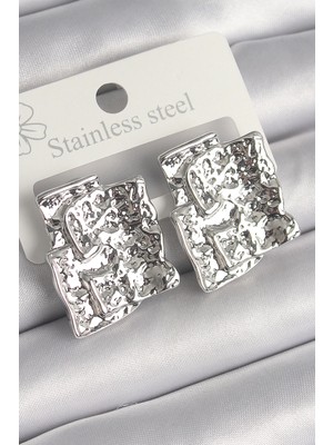 TeknoKapsül Pirinç Gümüş Renk Işlemeli Kare Plaka Model Kadın Küpe
