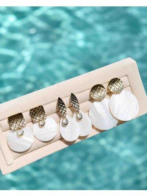 Shesra Gold Detaylı Beyaz Sedef Sallantılı Küpe