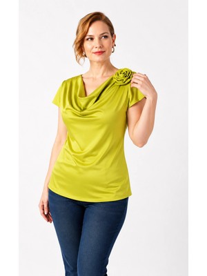 Moda Berray 4380 Fıstık Yeşili Gül Aksesuarlı Saten Degaje Yaka Şık Bluz