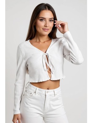 Lux Store Kadın Beyaz Uzun Kollu Önden Bağlama Detaylı Crop Top Bluz – Şık, Rahat Kolay Kombinlenebilir