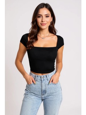 Lux Store Kadın Siyah Kare Yaka Yarım Kol Göğüs Dekolteli Crop Top Bluz – Şık, Rahat Kolay Kombinlenebilir
