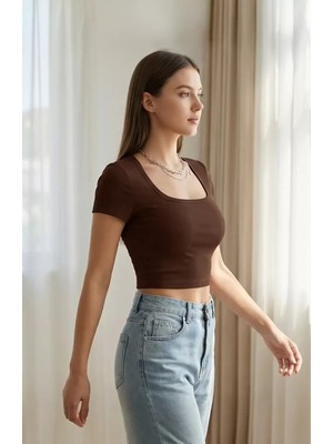 Lux Store Kadın Kahverengi Yarım Kol Düz Yaka Crop Top Bluz – Şık, Rahat Kolay Kombinlenebilir