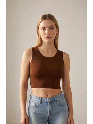 Lux Store Kadın Kahverengi Kare Yaka Crop Top Bluz – Şık, Rahat Kolay Kombinlenebilir