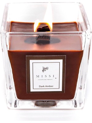 Astraltech Mi̇ssi̇ Kare Cam Ahşap Fitilli Dark Amber Kokulu Vegan Mum (8x8 Cm)