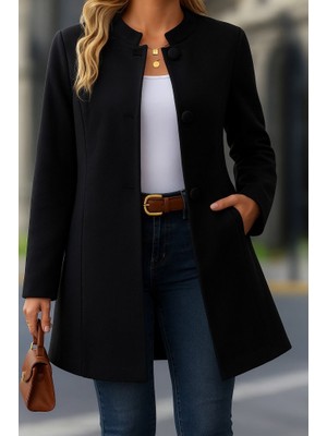 Adisia Kadın Uzun Kollu Hakim Yakalı Önden Düğmeli Cep Detaylı Kısa Kaşe Ceket