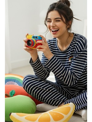 Siyah İnci Lacivert Beyaz Çizgi Desenli Gökkuşağı Baskılı Viskon Örme Pijama Takımı 7613