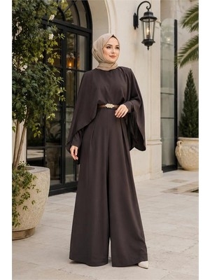 Neşeli Butik Kadın Kahverengi Gold Kemer Detaylı Çıkarılabilir Pelerinli Krep Kumaş Tesettür Tulum NBTLM001