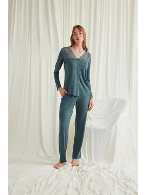 Semel Yakası Omzu ve Paçası Dantelli Boydan Düğmeli Pijama Takımı