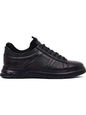 Derimod Erkek Siyah Bağcıklı Kalın Tabanlı Deri Casual Sneaker WM720011DV