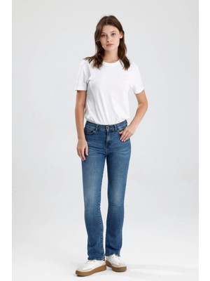 Yeni Seri Orta Koyulukta Indigo Denim MONICA24 Yumuşak Doğal His Veren Kadın Jean Pantolon
