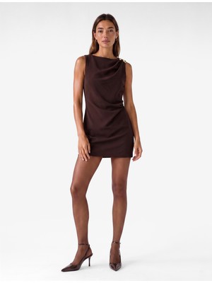 Koton Slim Fit Aksesuarlı Drapeli Kolsuz Bisiklet Yaka Mini Elbise