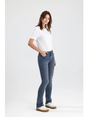 Özel Seri Açık Indigo Denim MONICA24 Yumuşak Doğal His Veren Kadın Jean Pantolon
