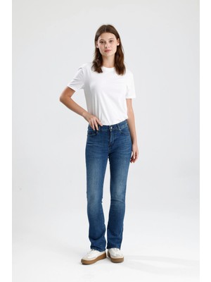 Özel Seri Orta Koyulukta Indigo Denim MONICA24 Yumuşak Doğal His Veren Kadın Jean Pantolon