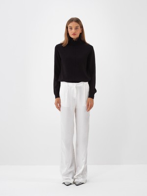 Kadın Siyah Doğal Yün Dokulu Slim Fit Kazak