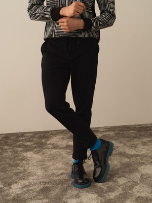 Erkek Siyah Pamuk Dokulu Slim Fit Jogger Pantolon