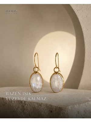 Riody Hâle 01 Gold Kaplama Beyaz Doğal Taşlı Oval Sallantılı Kadın Küpe