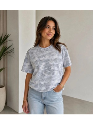 İlk El Grup Kadın Batik Desenli Tişört Bisiklet Yaka Kısa Kol Regular Fit T-Shirt - Gri