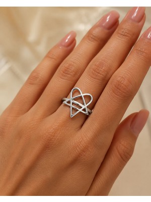 Herşey Nota Kadın Heartagram Sembol Tasarımlı Çelik Yüzük – Minimal Gotik ve Alternatif Yüzük