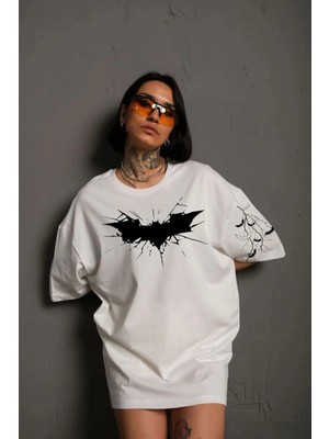 İlk El Grup Kadın Bisiklet Yaka Tişort Ön ve Kol Yarasa Baskılı T-Shirt  - Beyaz