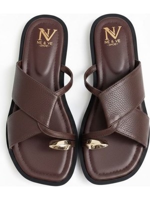 Ne&Ve Shoes Kahve Deri Aksesuar Detaylı Parmak Arası Kadın Terlik