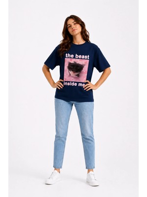 Nevermind The Beast Inside Me Baskılı Unisex Oversize Tişört Siyah Kedi Grafik Tasarım %100 Pamuk Streetwear Tişört