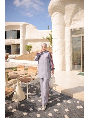 MİMİ LUXURY WEAR Kadın Şeritli Spor Tesettür Ikili Takım Dik Yaka Fermuarlı Tunik ve Pantolon Seti  542