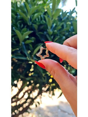 Xuping Jewelry 14K Altın Rengi Asimetrik Yıldız Formlu Küpe