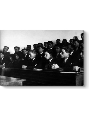 Zemira Tabloshop Atatürk Istanbul Üniversitesinde Ders Dinlerken 60 x 40